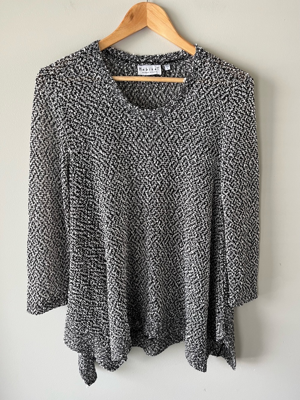 Habitat Black & White Textured Knit Women’s Swing Top Size Small -travel wear